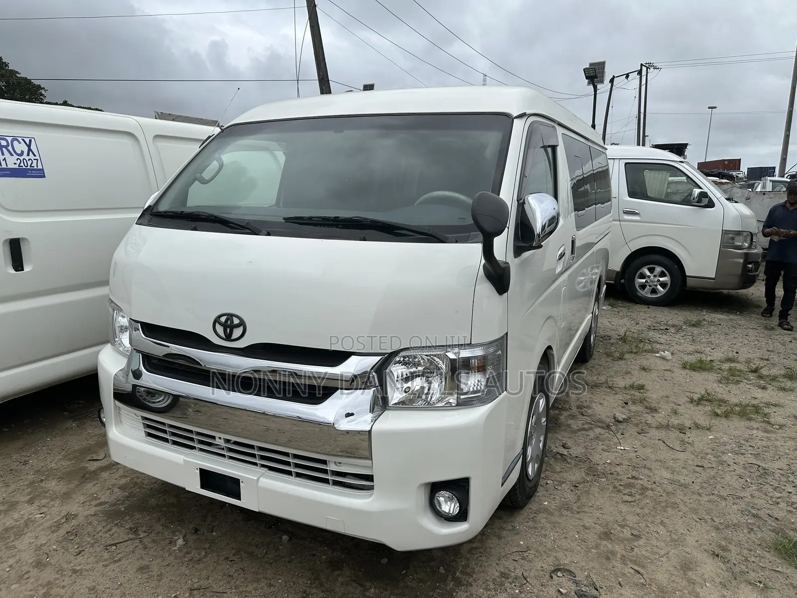 Toyota HiAce 2014 White