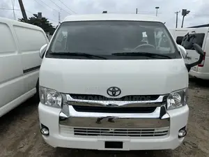 Toyota HiAce 2014 White