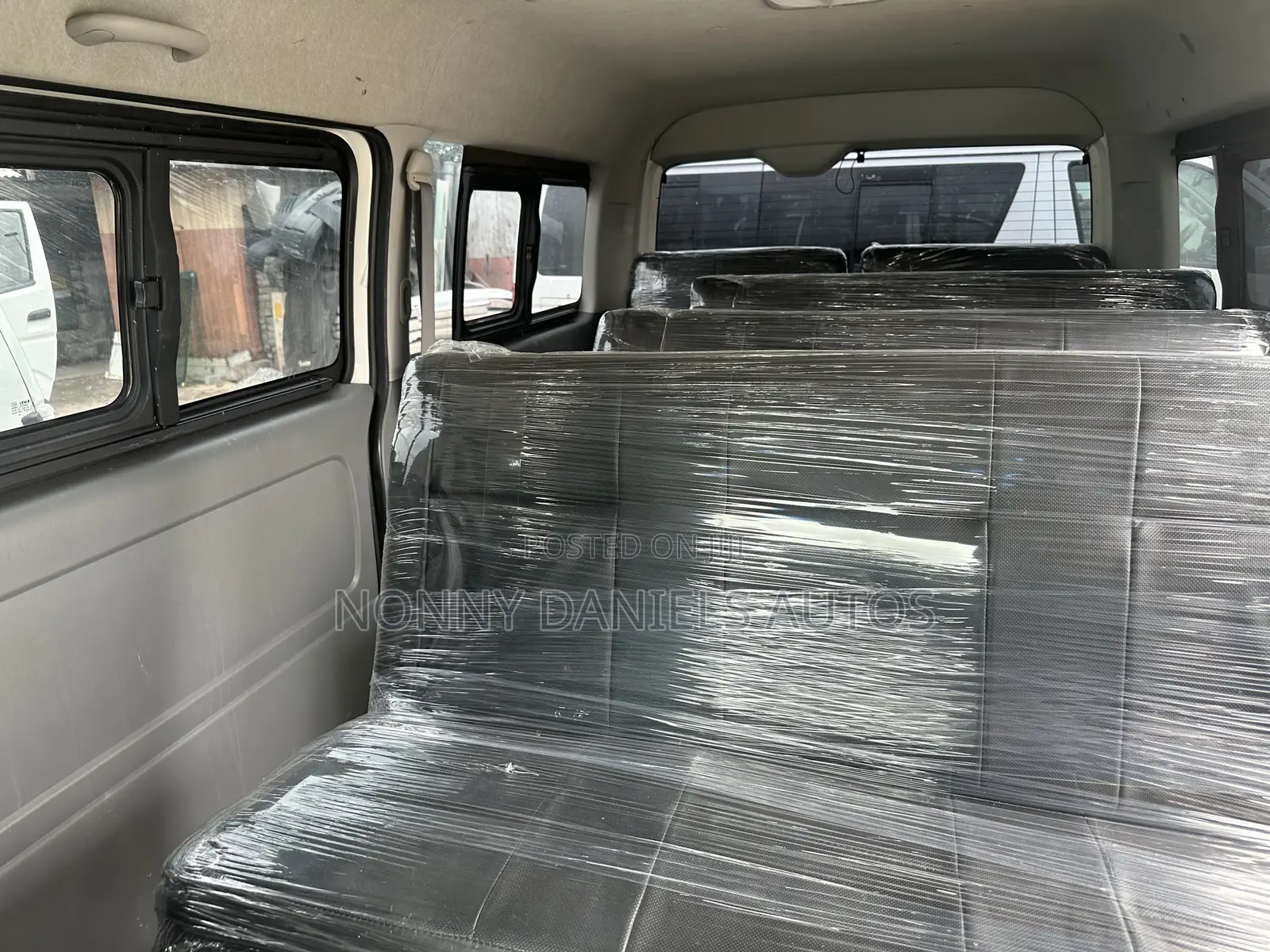 Toyota HiAce 2014 White
