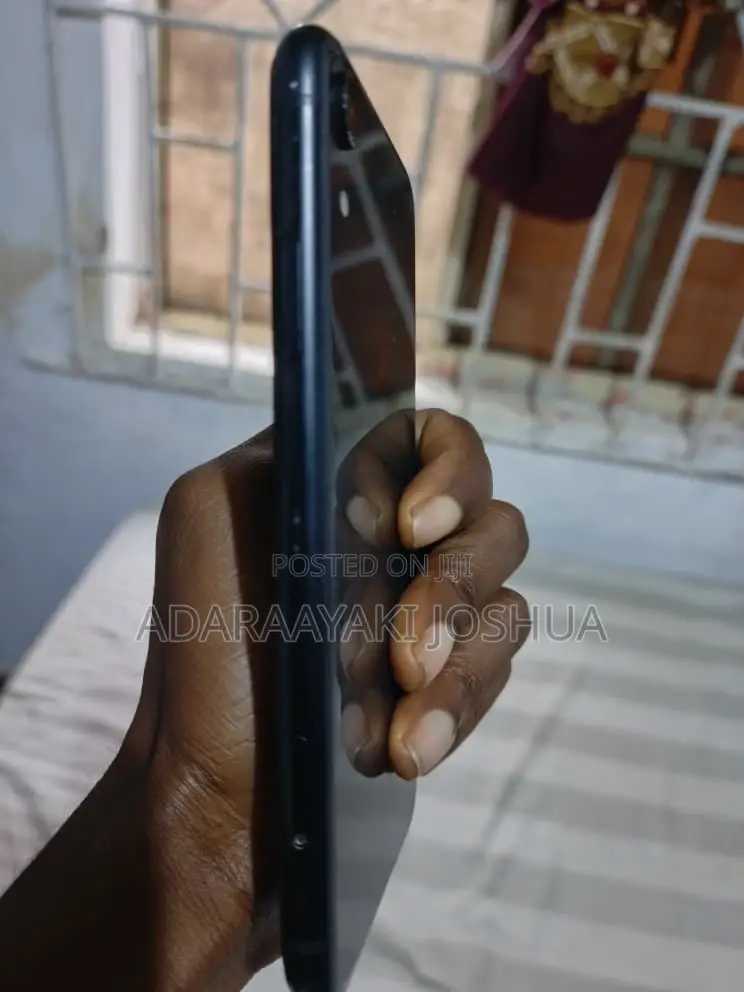 Apple iPhone XR 64 GB Black