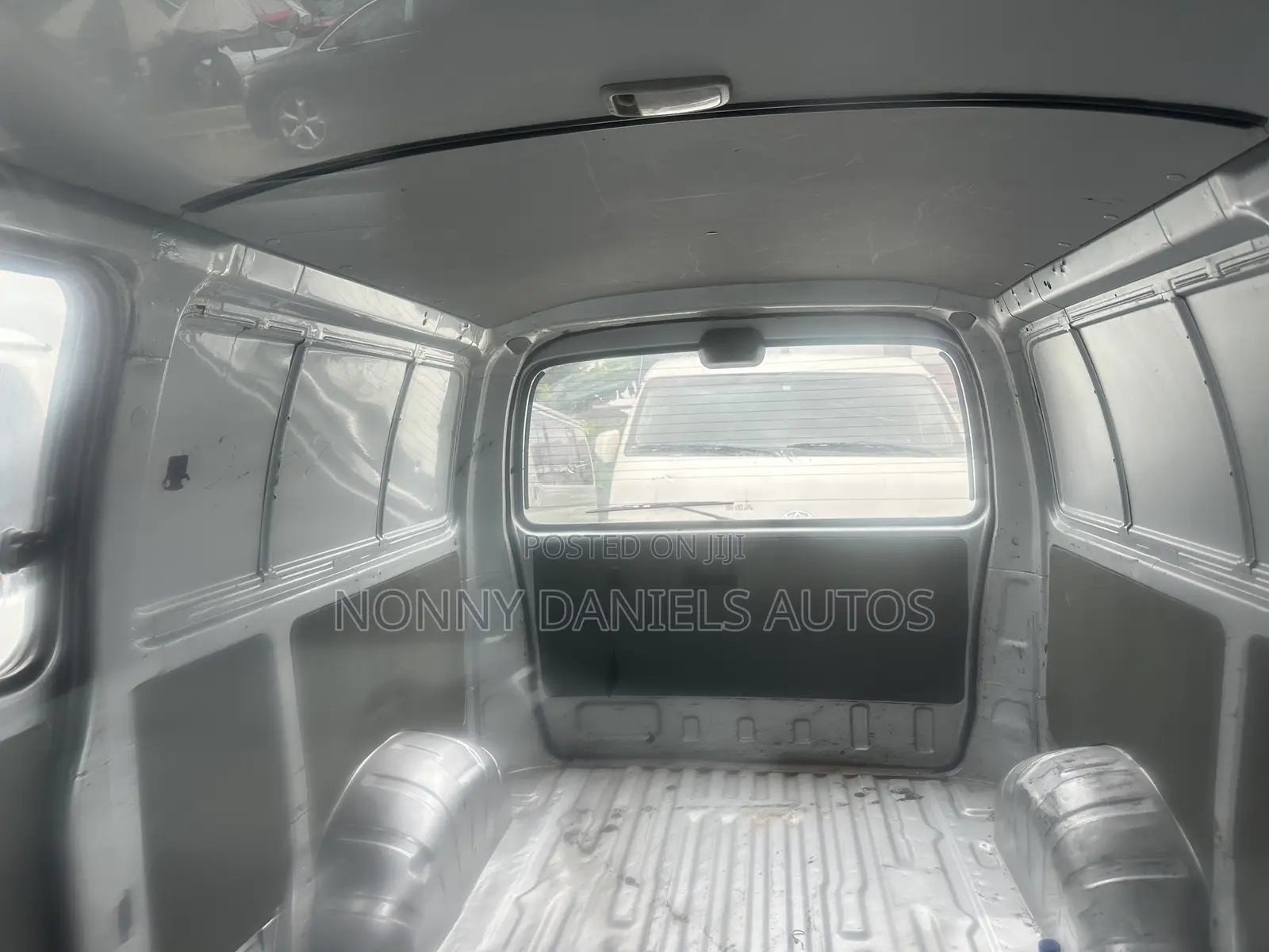 Toyota HiAce 2006 Silver
