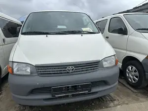 Toyota HiAce 2006 White