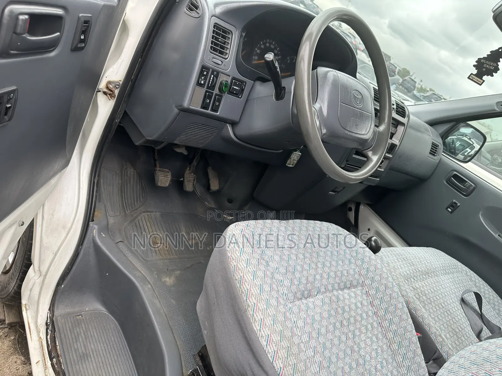 Toyota HiAce 2006 White