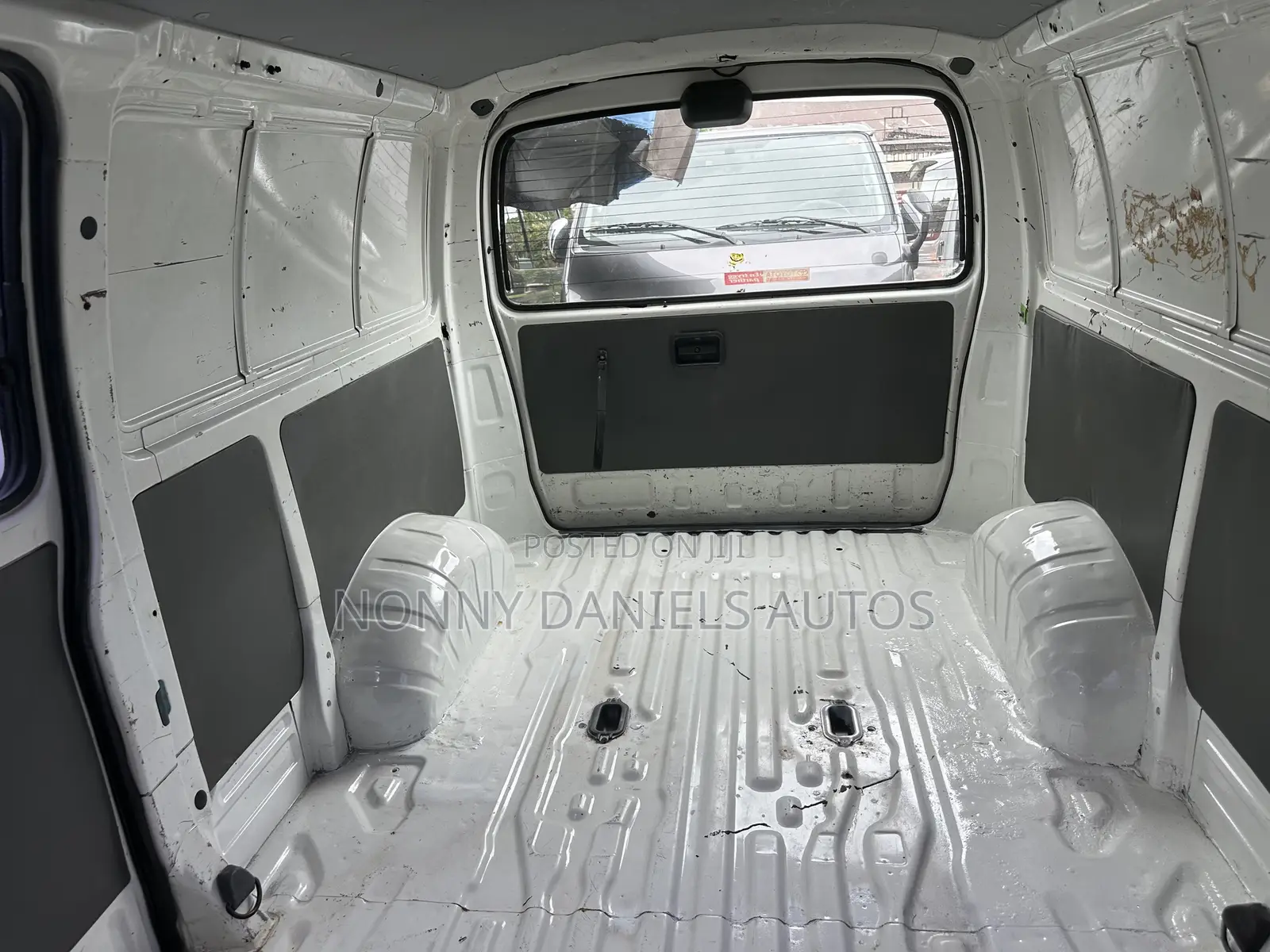 Toyota HiAce 2006 White