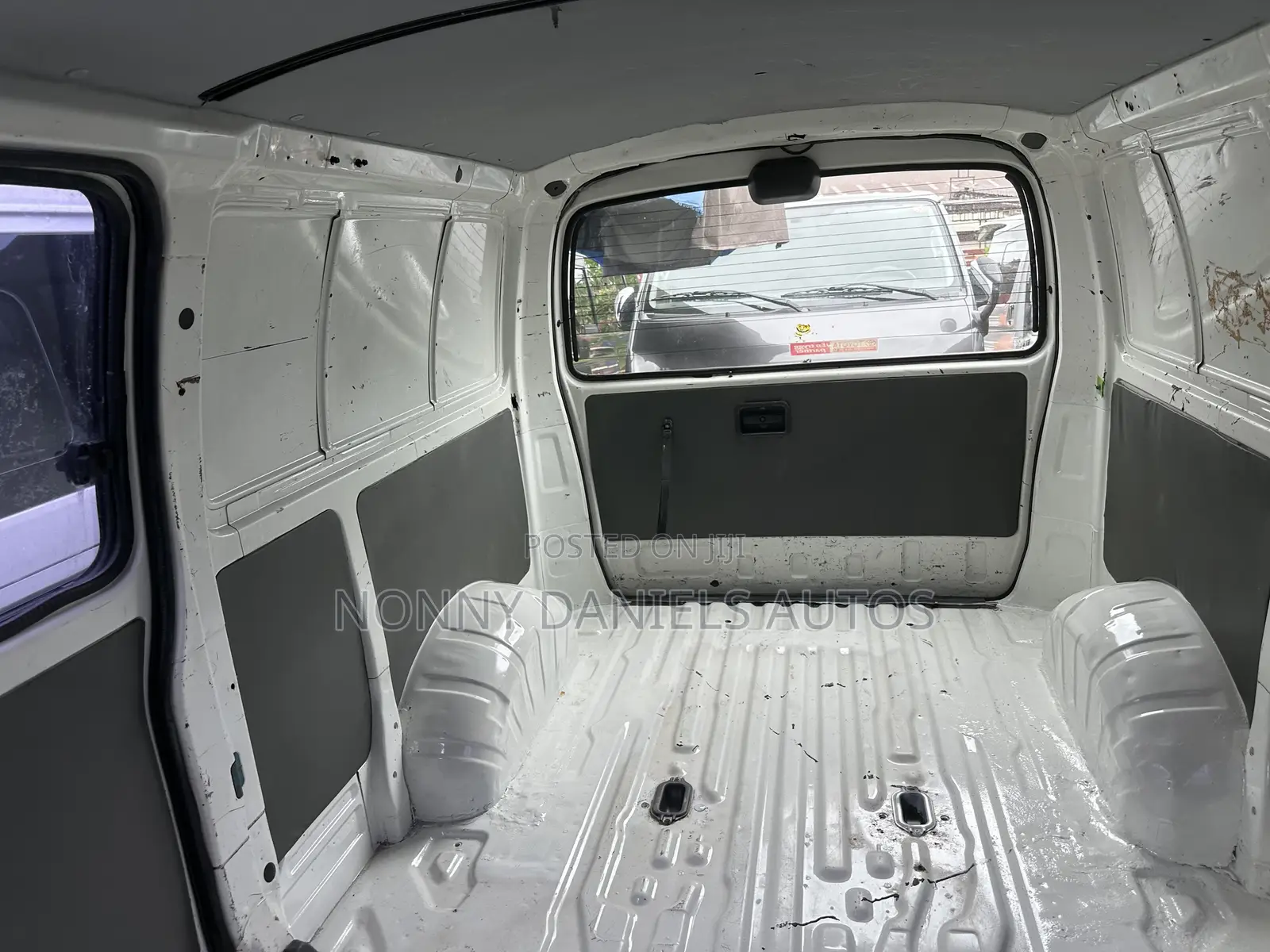 Toyota HiAce 2006 White
