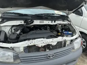 Toyota HiAce 2006 White