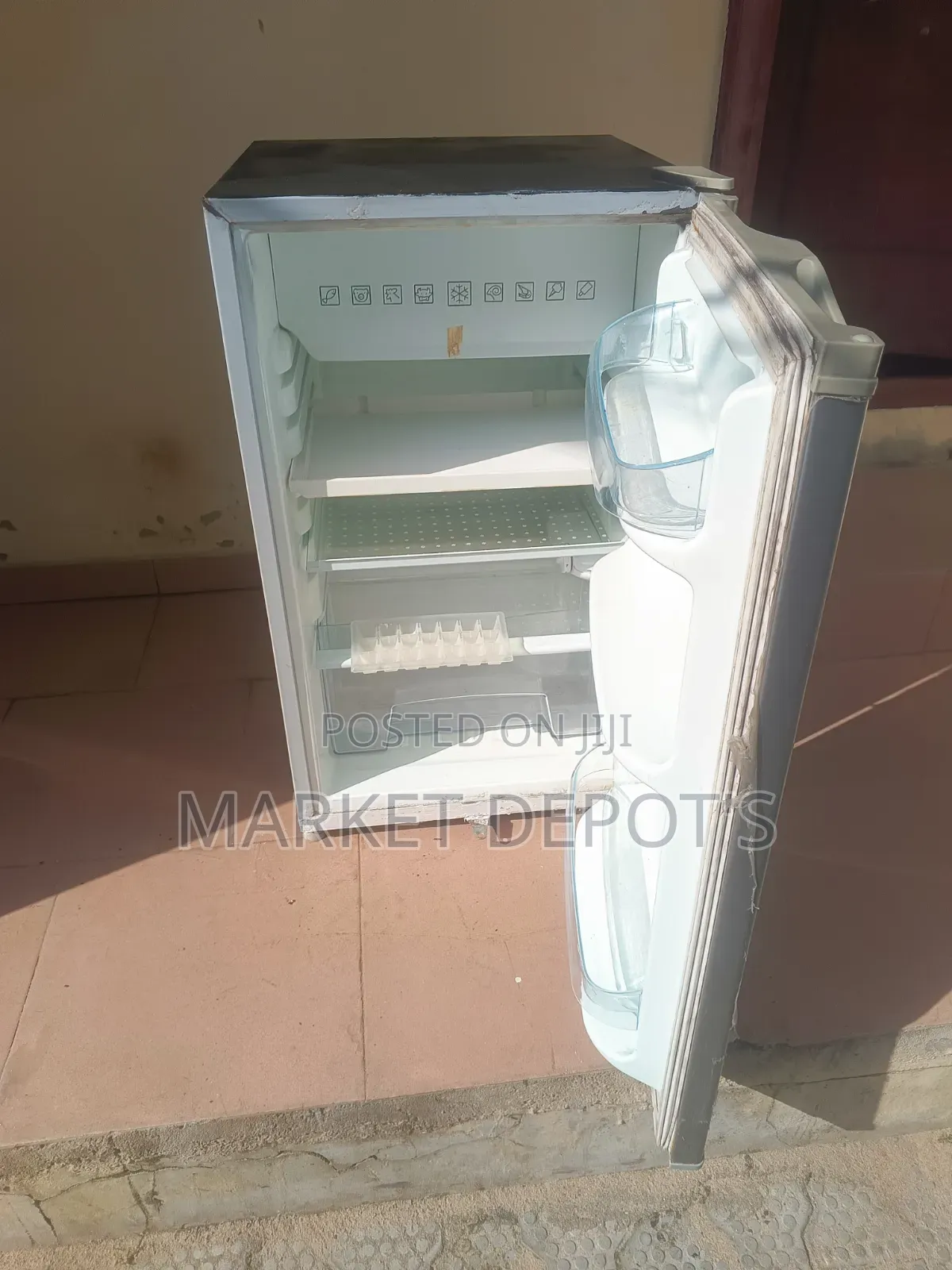 Fast Cooling. Royal 120L Refrigerator