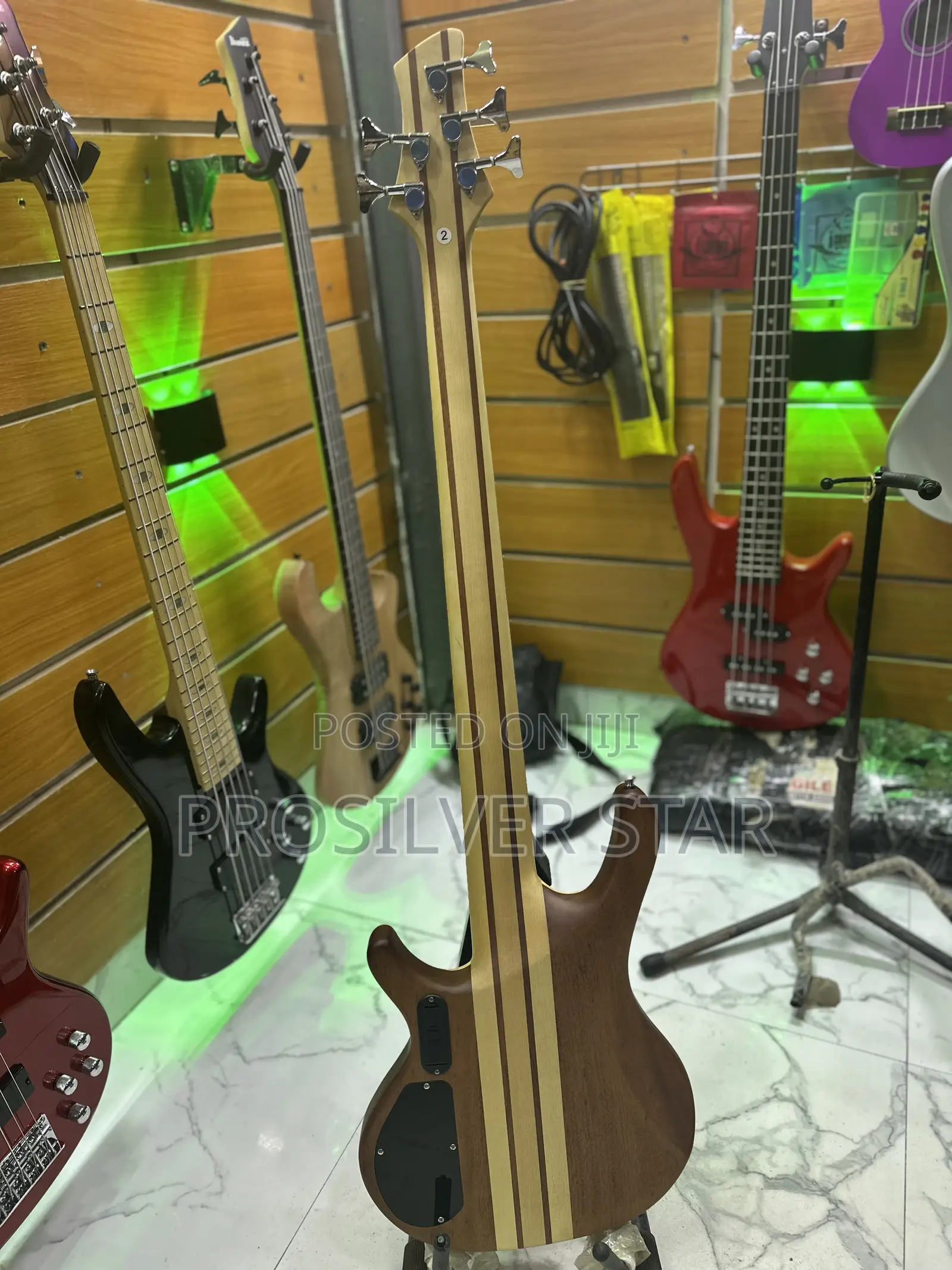 Luxars S-B60-5 — 5-String Active Bass Guitar