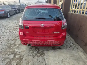Toyota Matrix Hatchback FWD (1.8L 4cyl 5M) 2007 Red