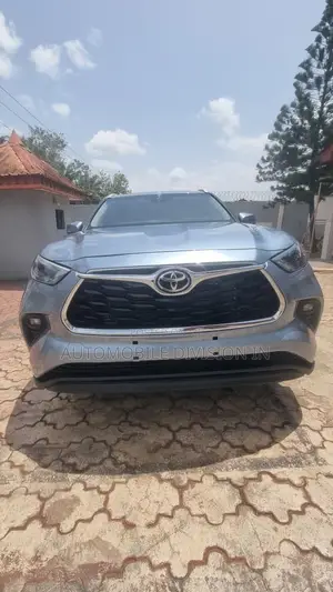 Toyota Highlander XLE AWD 2024 Blue