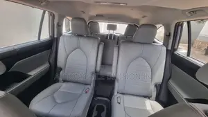 Toyota Highlander XLE AWD 2024 Blue
