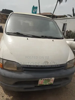 Toyota HiAce 2004 White