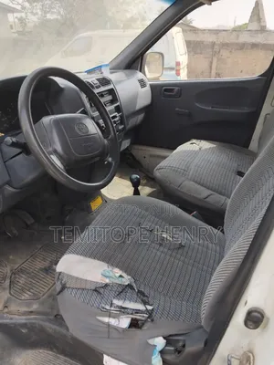 Toyota HiAce 2004 White