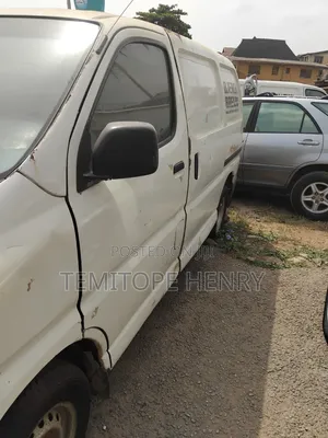 Toyota HiAce 2004 White