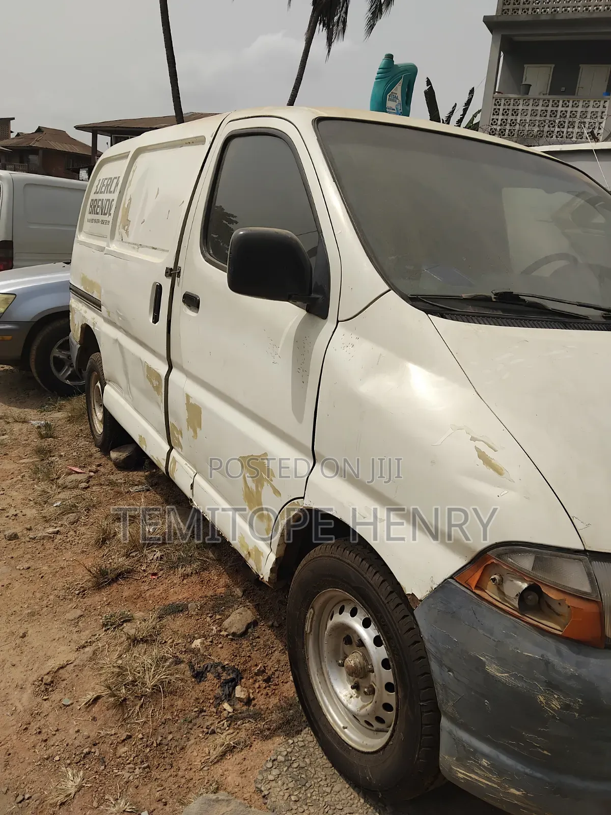 Toyota HiAce 2004 White