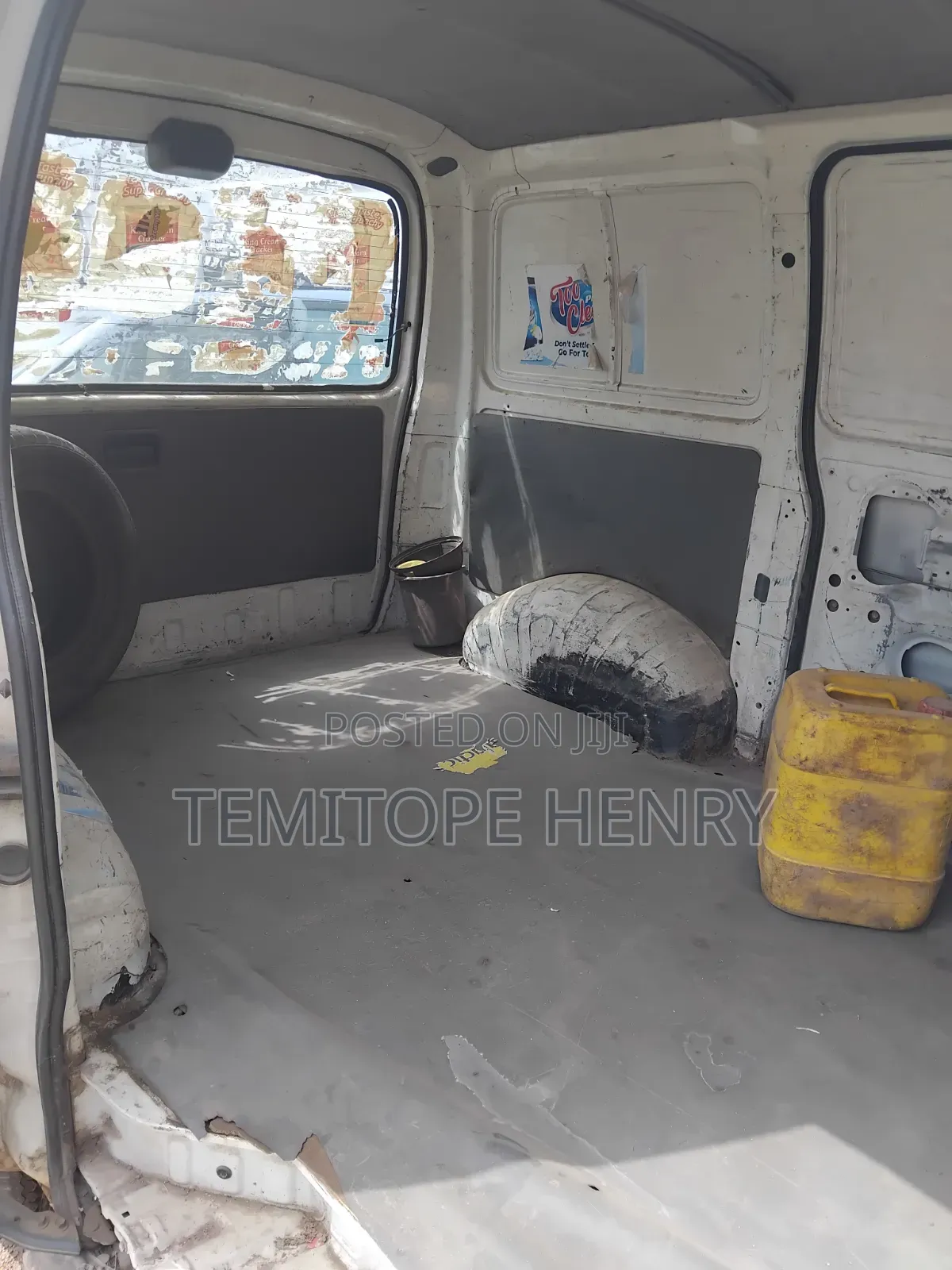 Toyota HiAce 2004 White