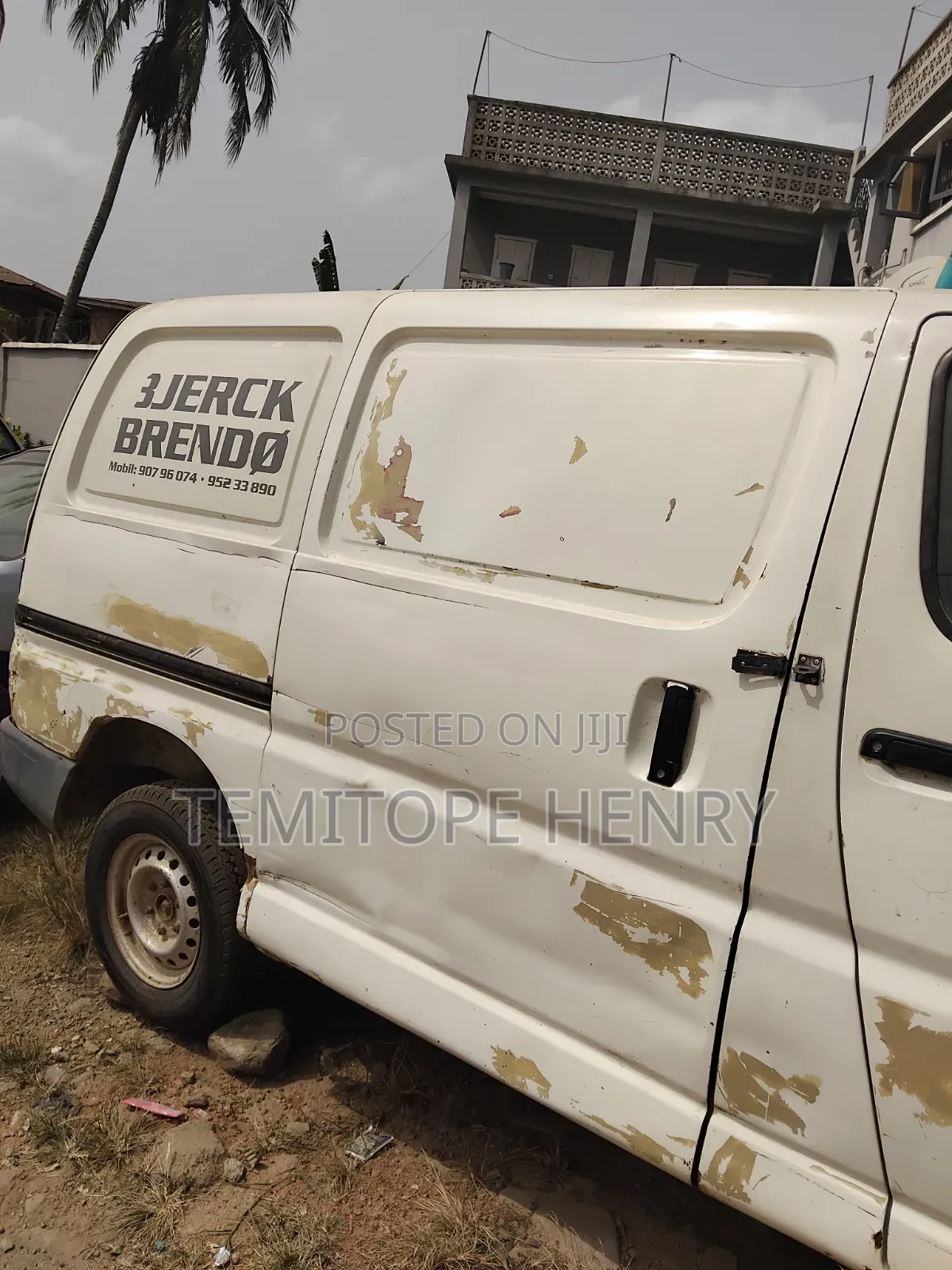 Toyota HiAce 2004 White