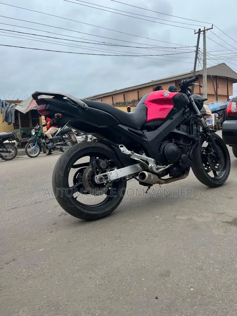 Yamaha 2010 Black