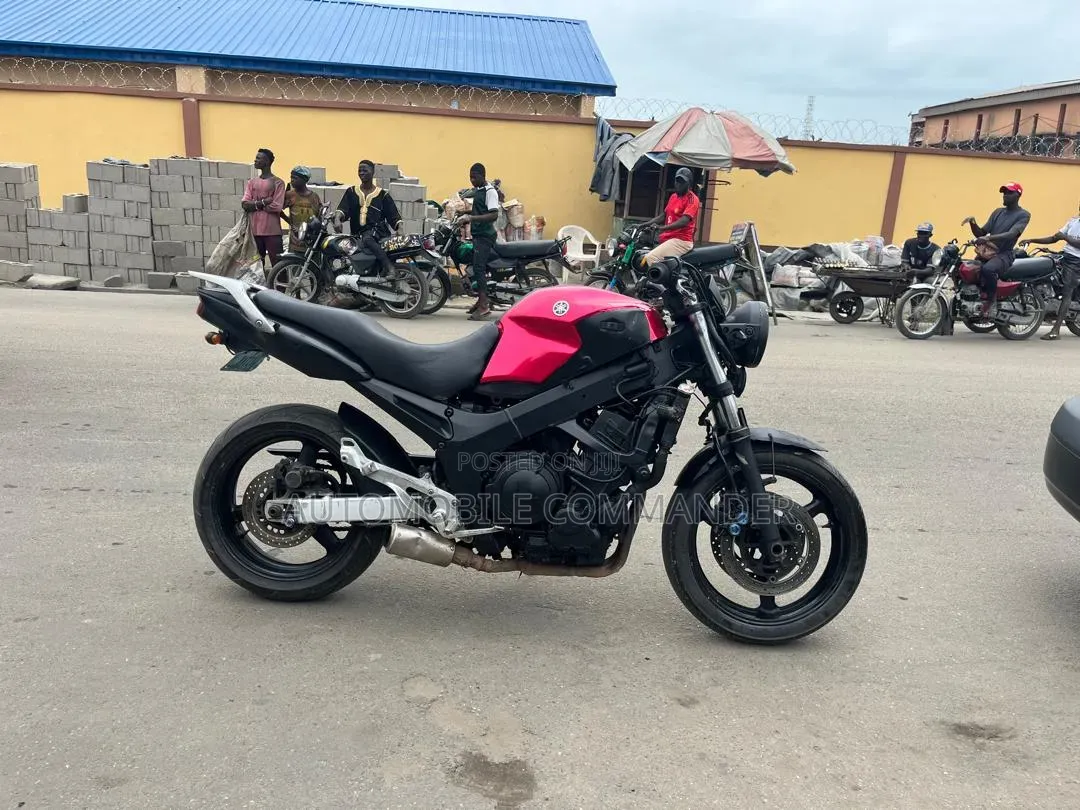 Yamaha 2010 Black