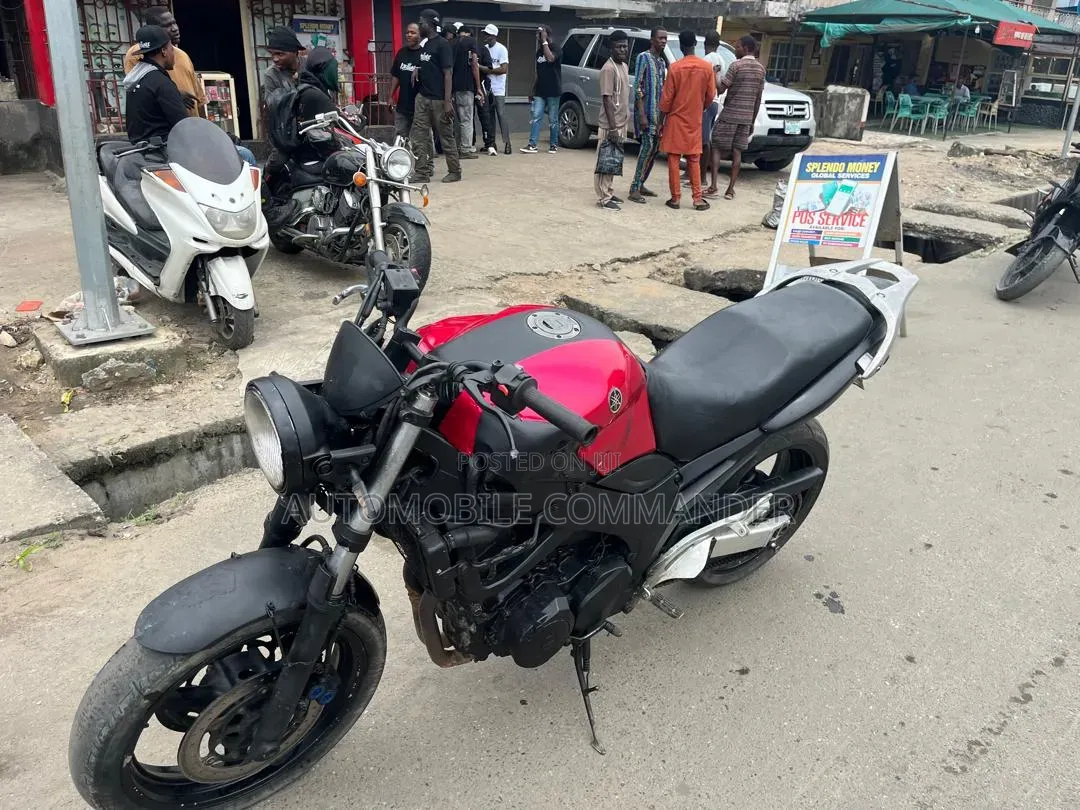 Yamaha 2010 Black