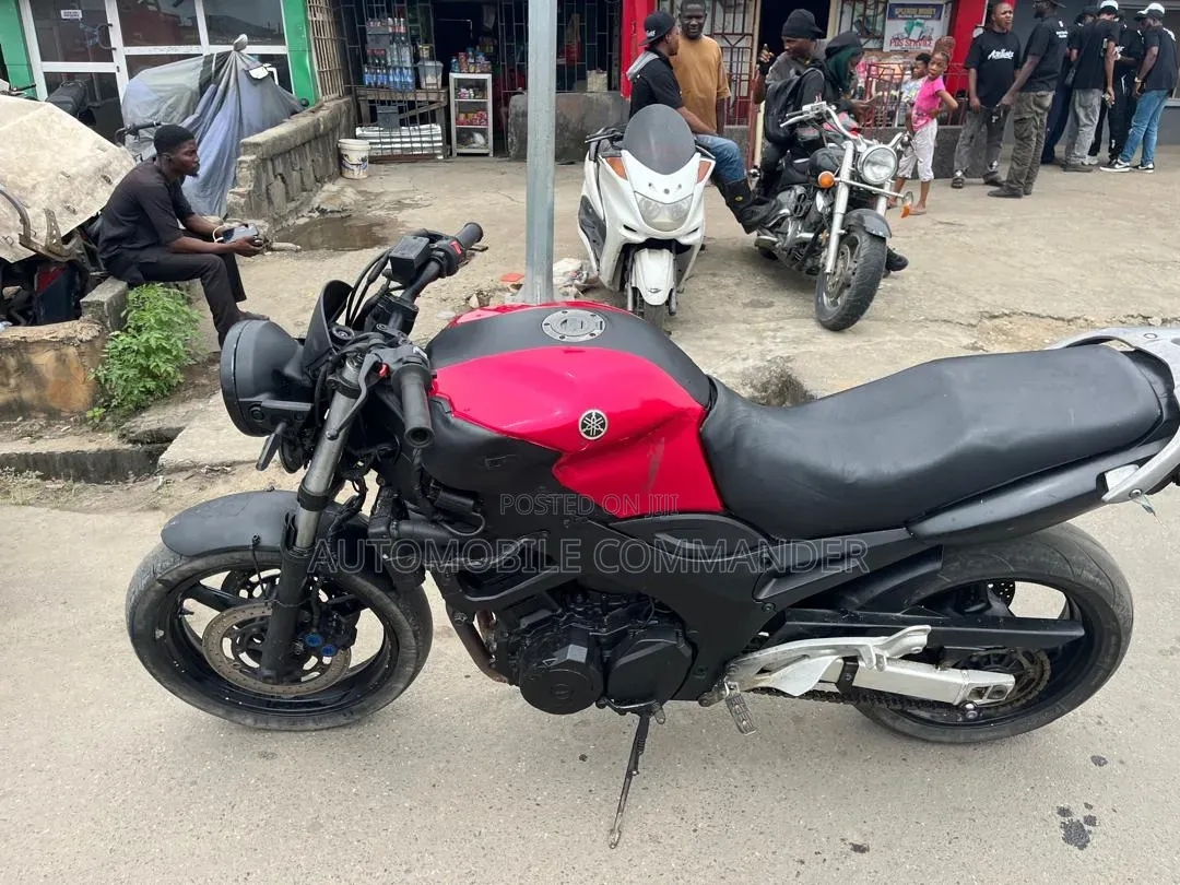 Yamaha 2010 Black
