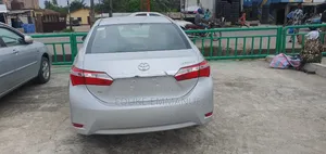 Toyota Corolla LE 4dr Sedan (1.8L 4cyl CVT) 2015 Silver