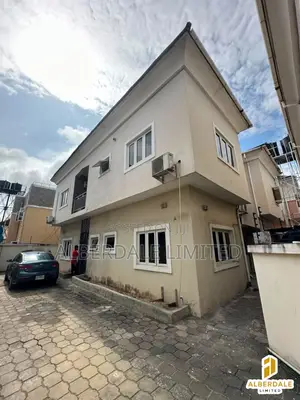3bdrm Block of Flats in Chevron for rent
