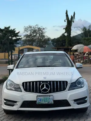 Mercedes-Benz C300 Sport 4Matic Sedan AWD (3.5L 6cyl 7A) 2013 White