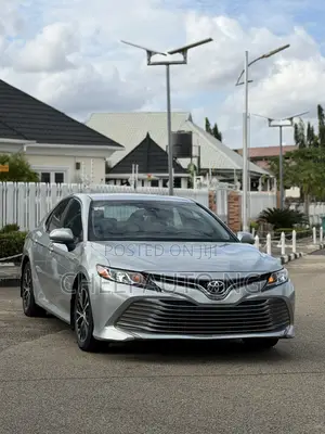 Toyota Camry LE FWD (2.5L 4cyl 8AM) 2018 Silver