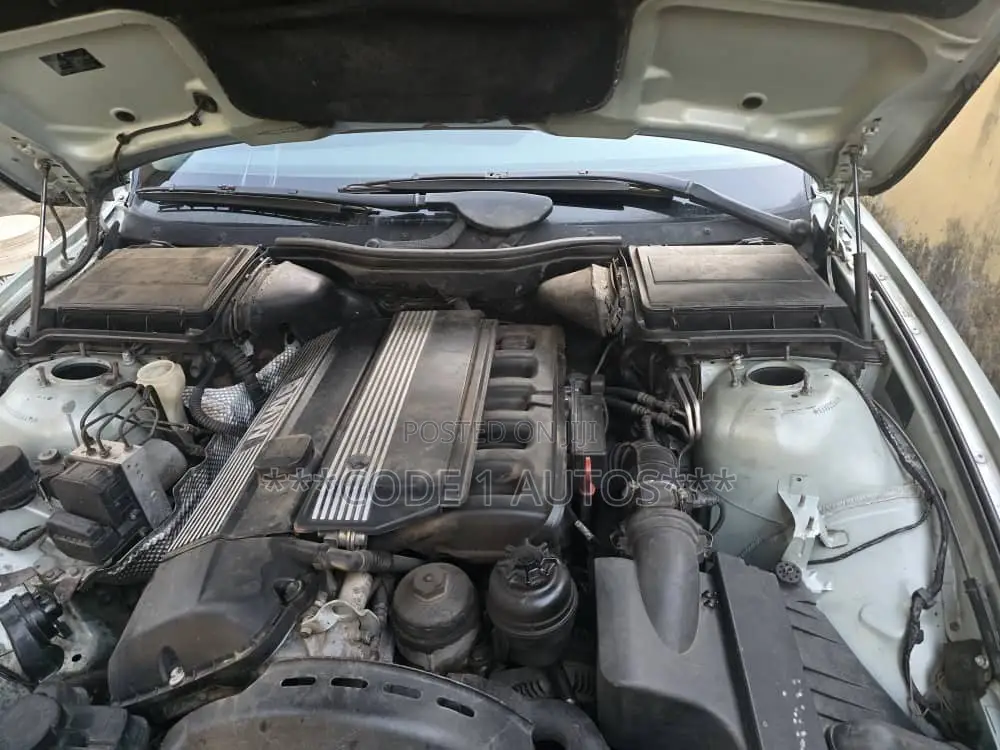 BMW 520i 2003 Silver