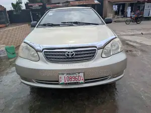 Toyota Corolla LE 2005 Gold