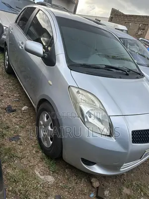 Toyota Yaris 2012 Silver