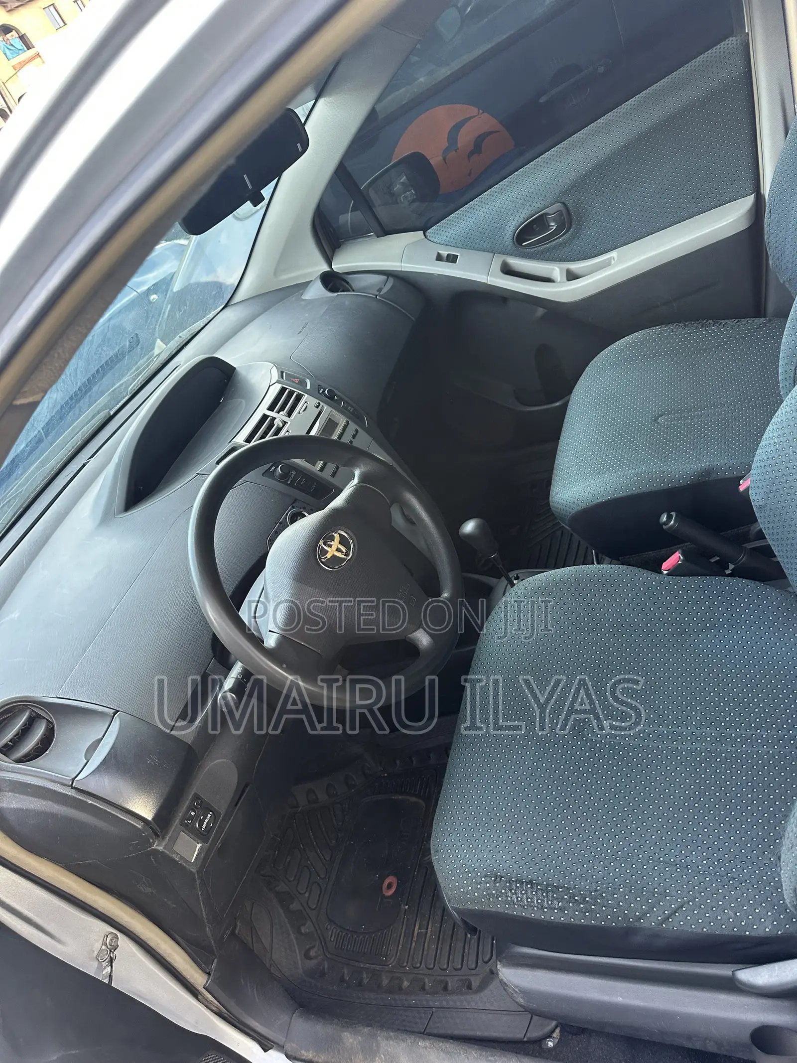 Toyota Yaris 2012 Silver