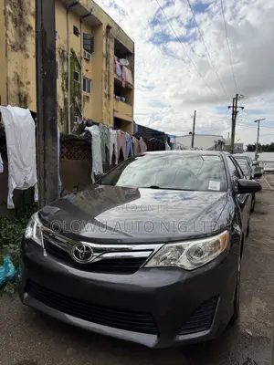 Toyota Camry LE 4dr Sedan (2.5L 4cyl 6A) 2013 Gray
