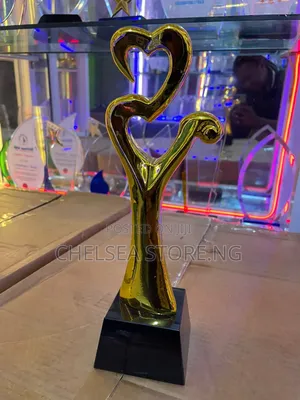 Gold Trophy With Black Base Z666