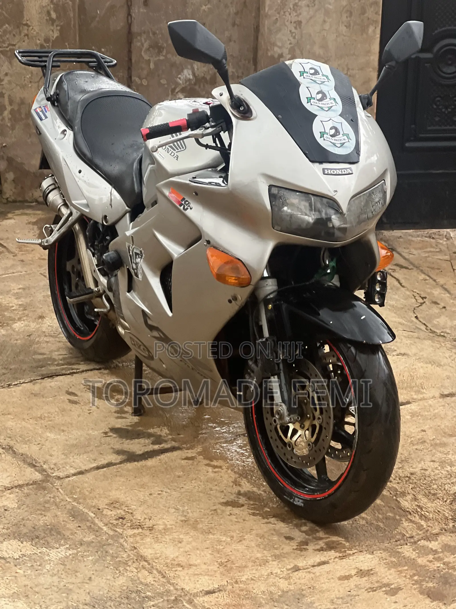 Honda VF 2001 Silver