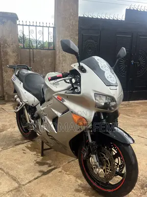 Honda VF 2001 Silver