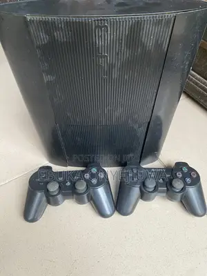 PS3 Slim, 2 Pads, 2 Games and 500gb Space. Complete Set