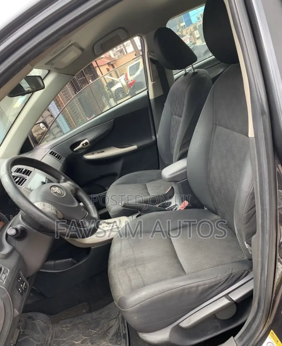 Toyota Corolla 2009 Gray