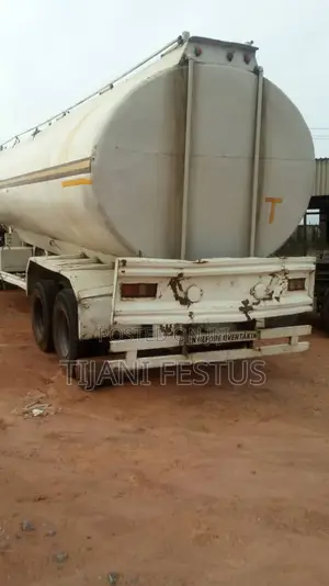 Mack Truck With Fuel Tank