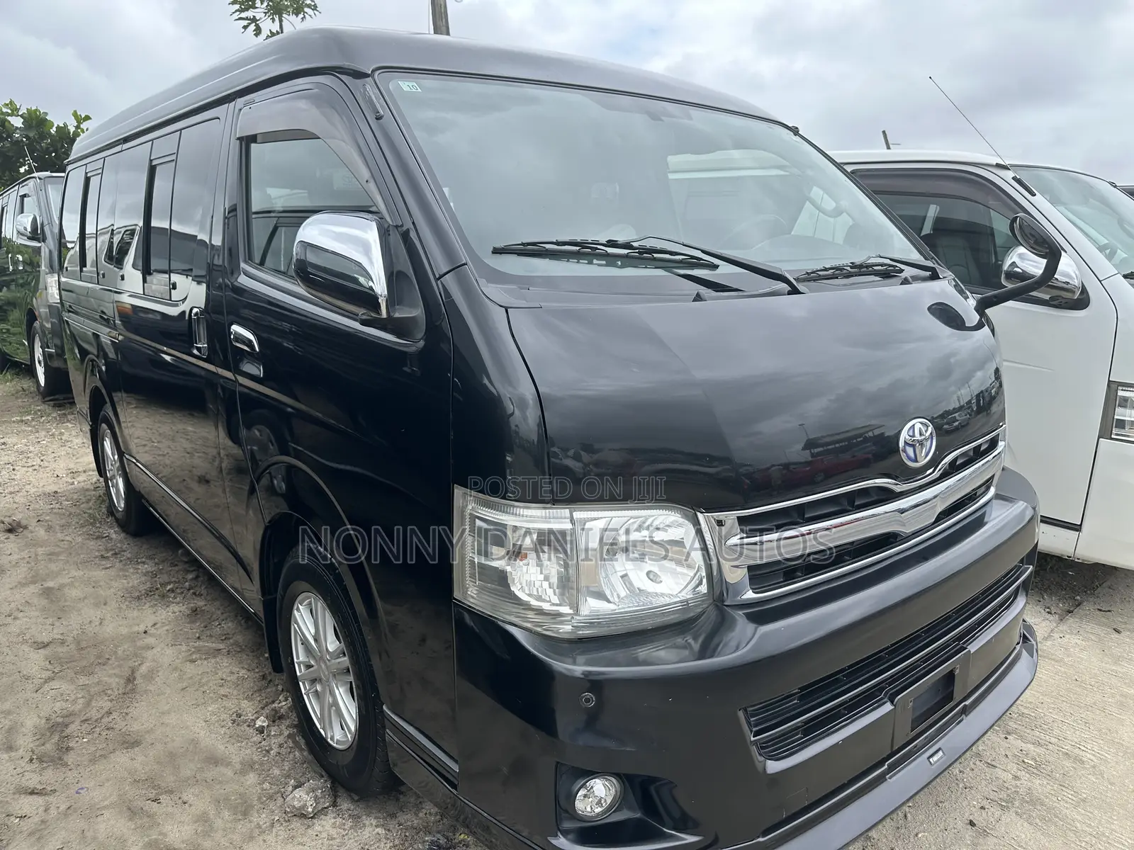 Toyota HiAce 2015 Black
