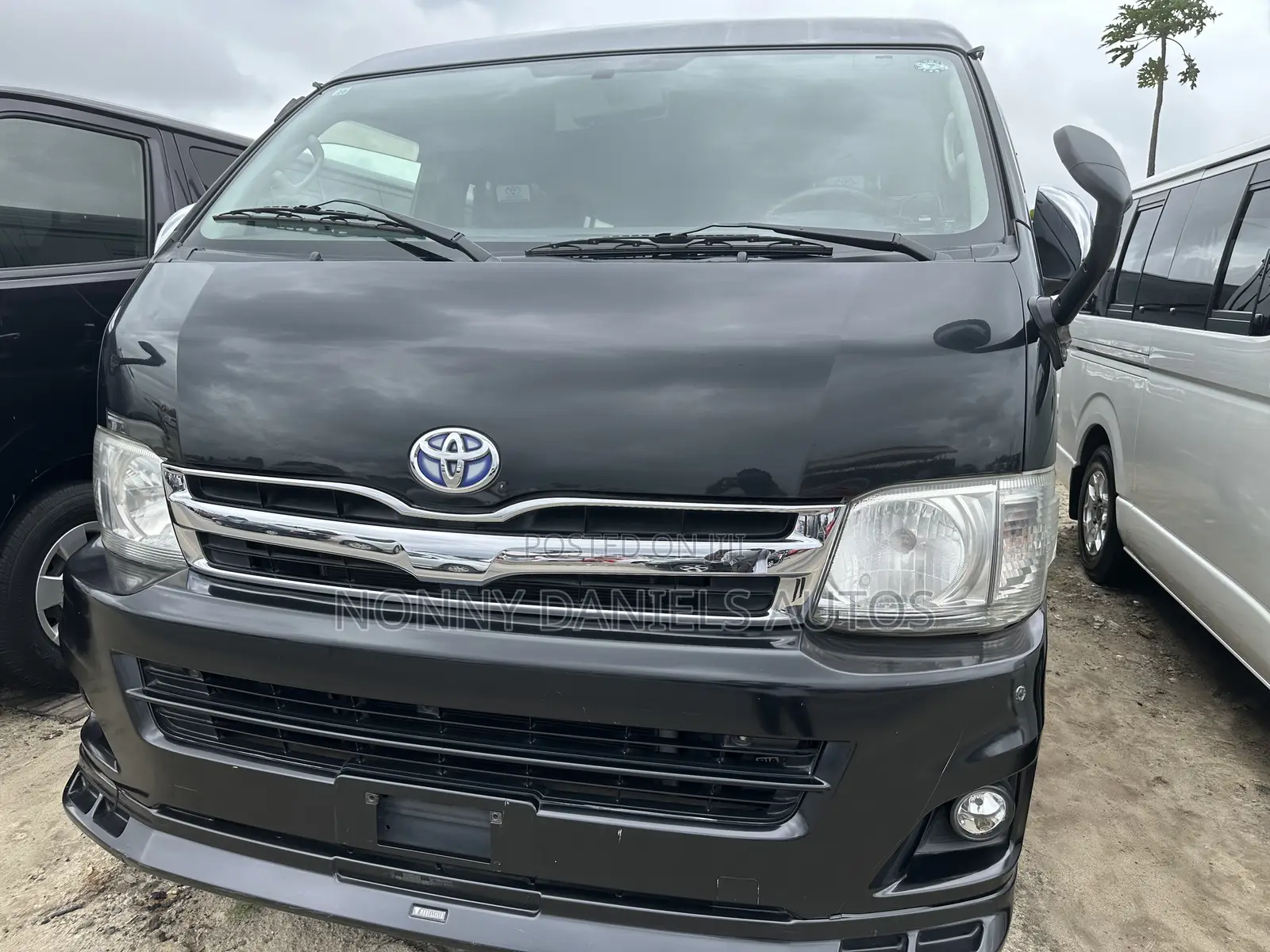 Toyota HiAce 2015 Black