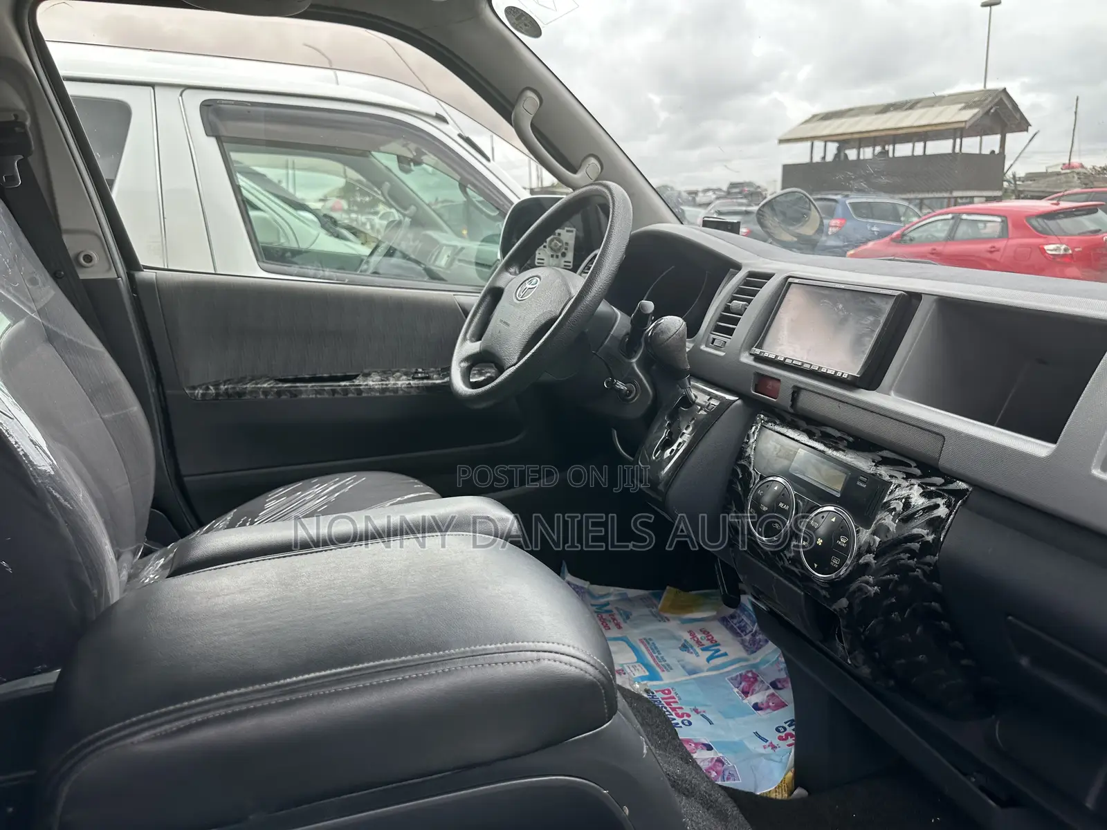 Toyota HiAce 2015 Black