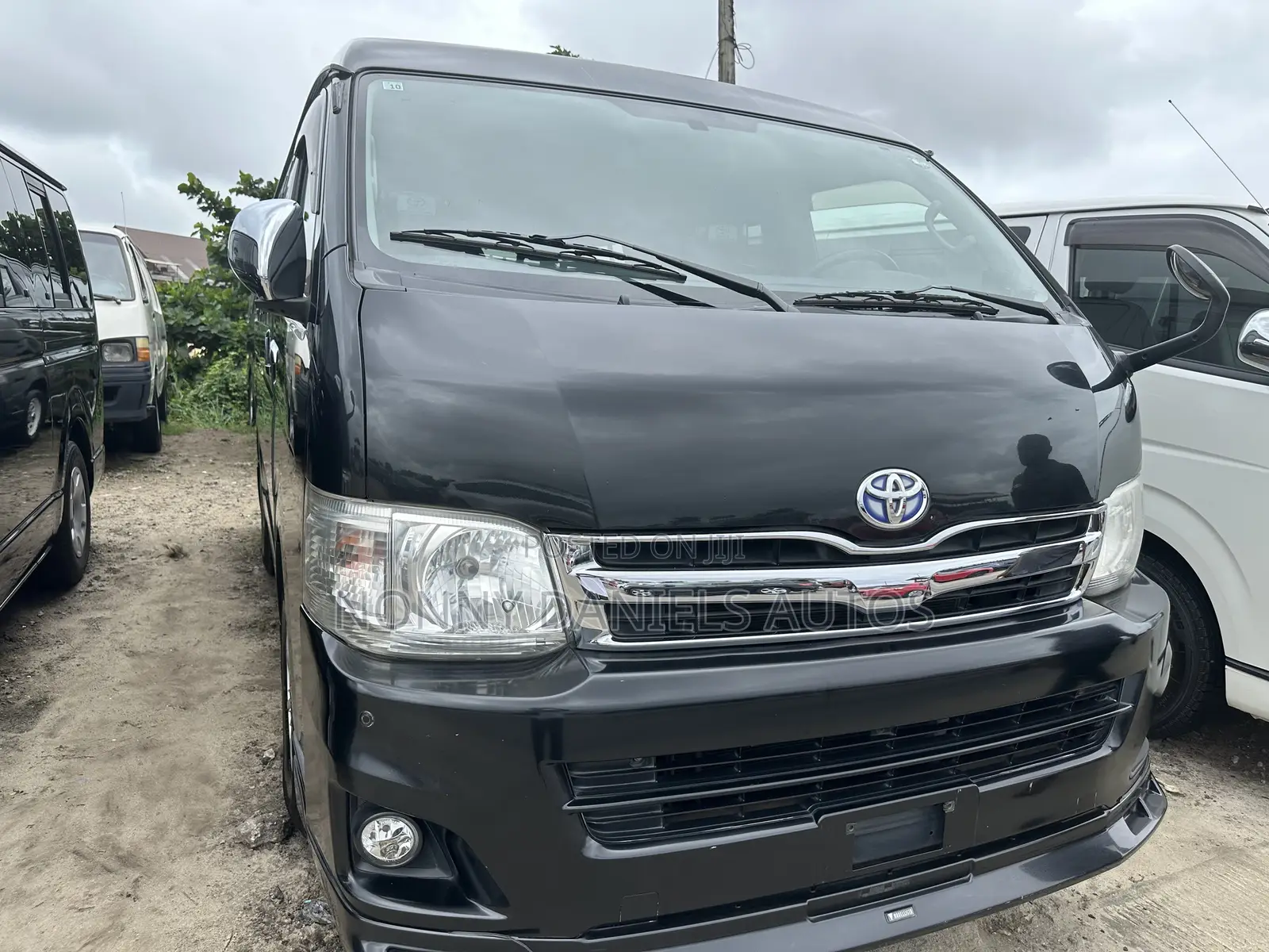 Toyota HiAce 2015 Black
