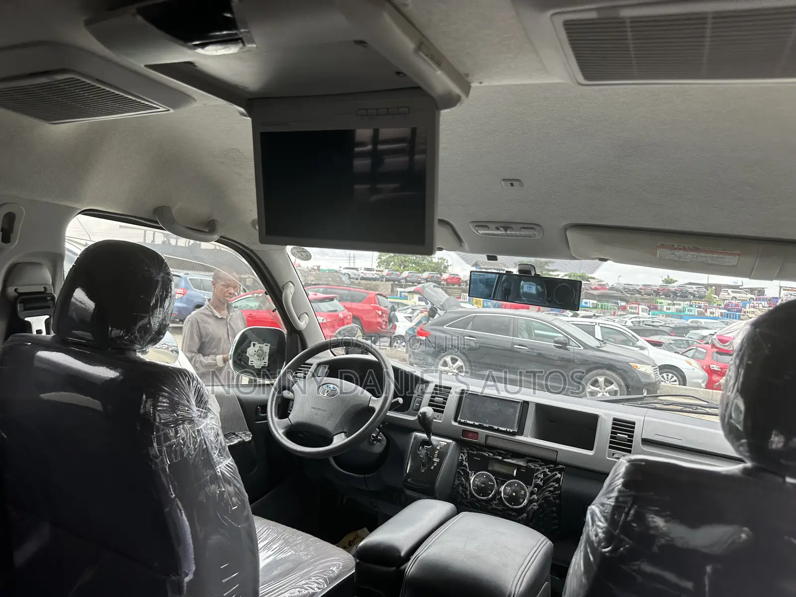 Toyota HiAce 2015 Black
