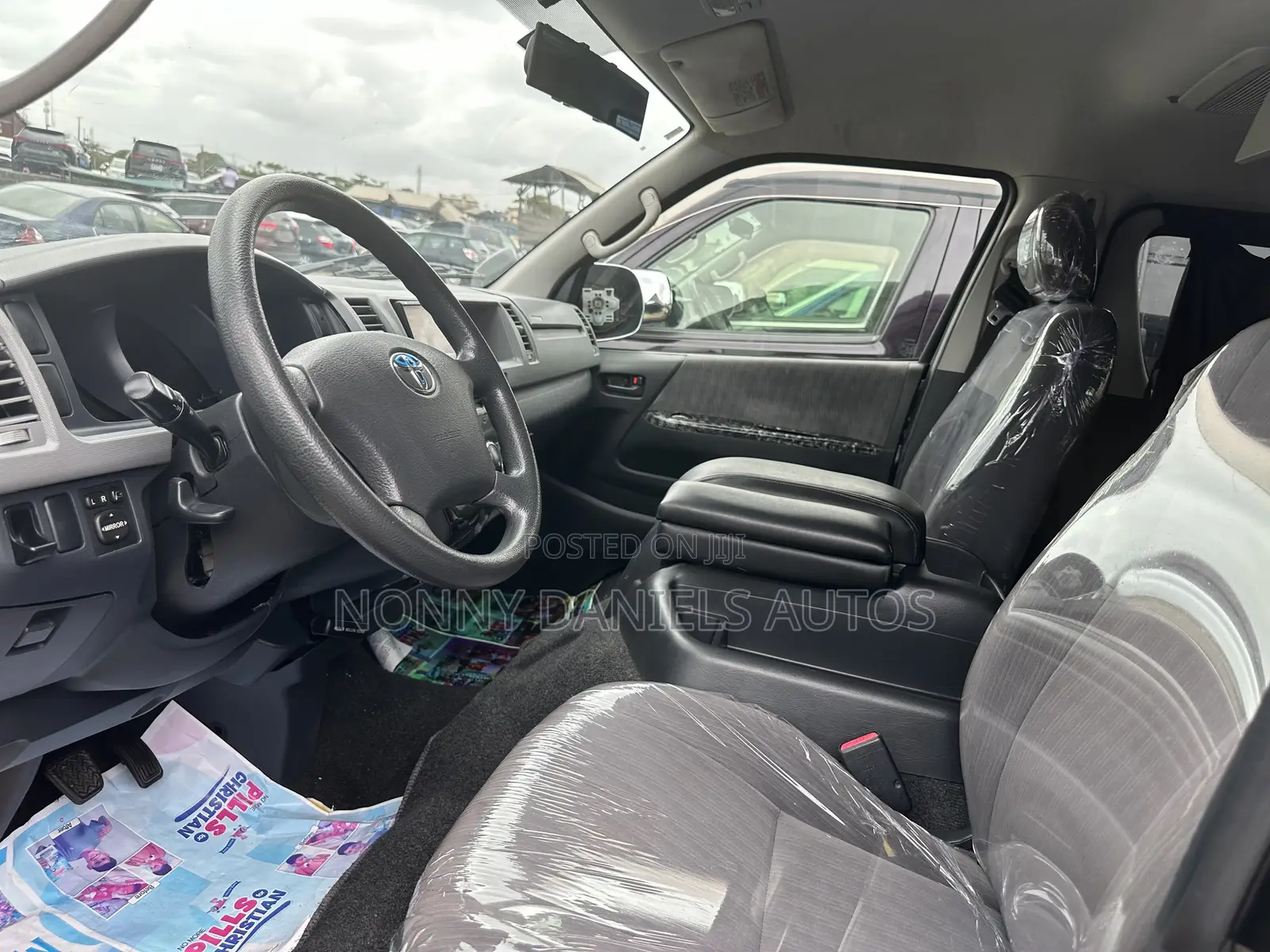 Toyota HiAce 2015 Black