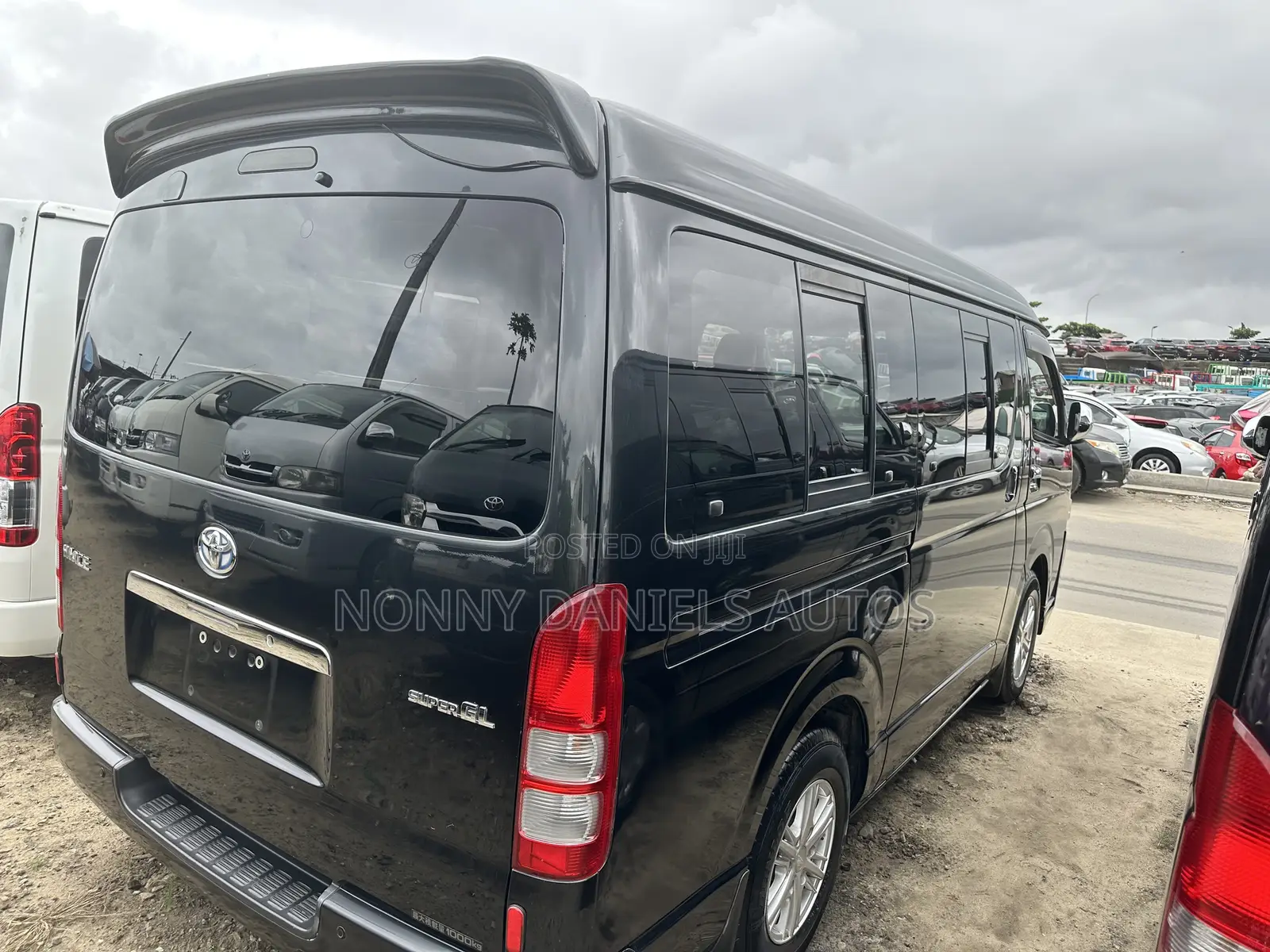 Toyota HiAce 2015 Black