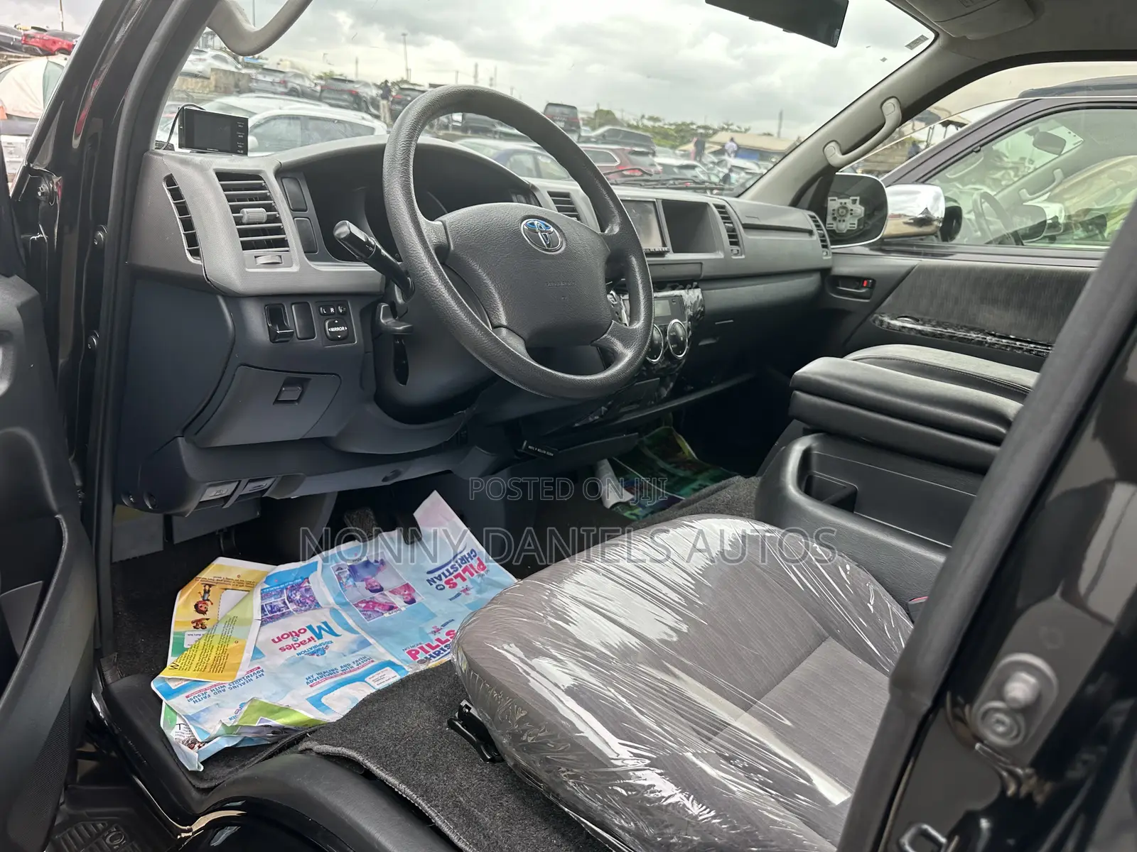 Toyota HiAce 2015 Black