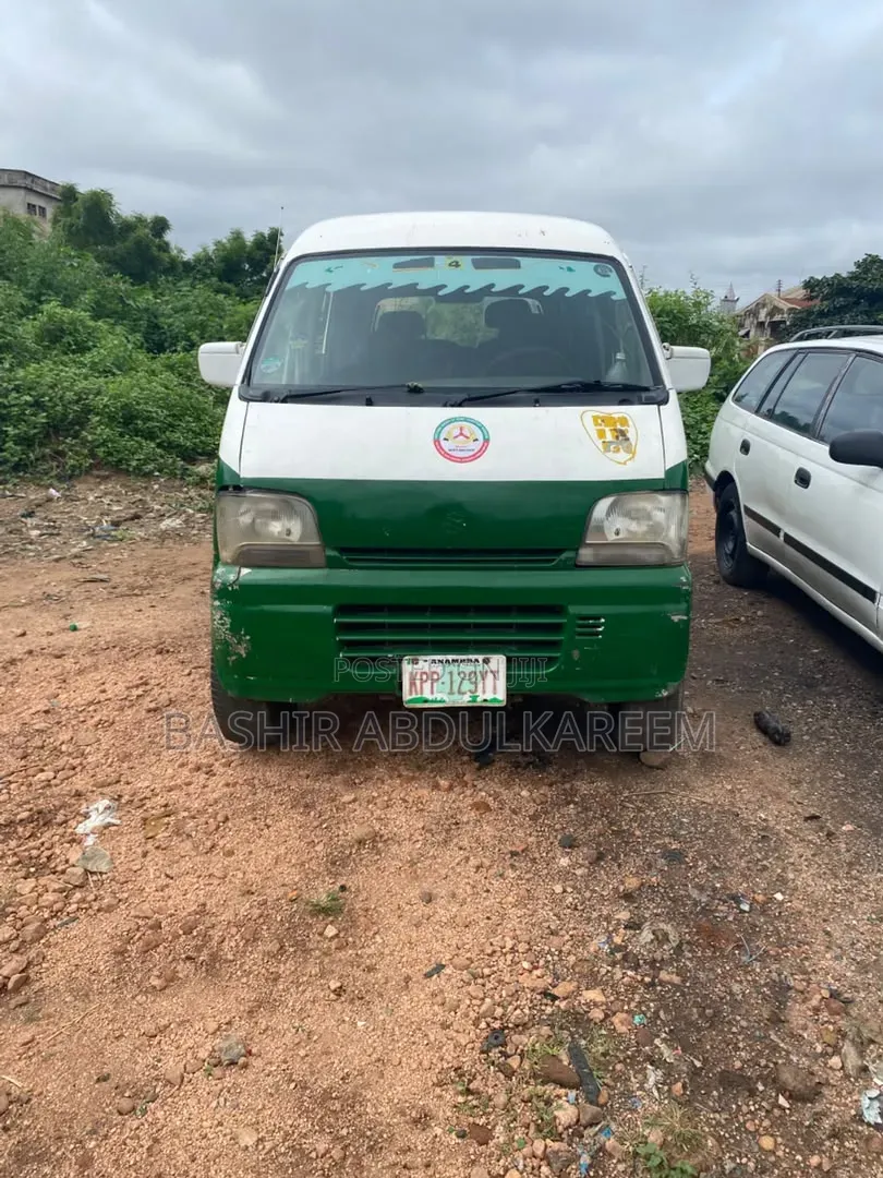 Suzuki APV Minibus 2010 Green