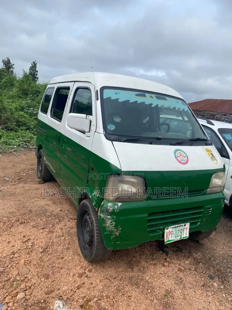 Suzuki APV Minibus 2010 Green